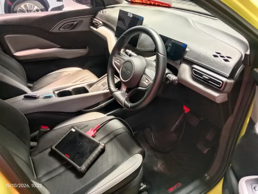 Foto Mobil Bekas Kabin Depan BYD Atto 1 Dynamic tahun 2025