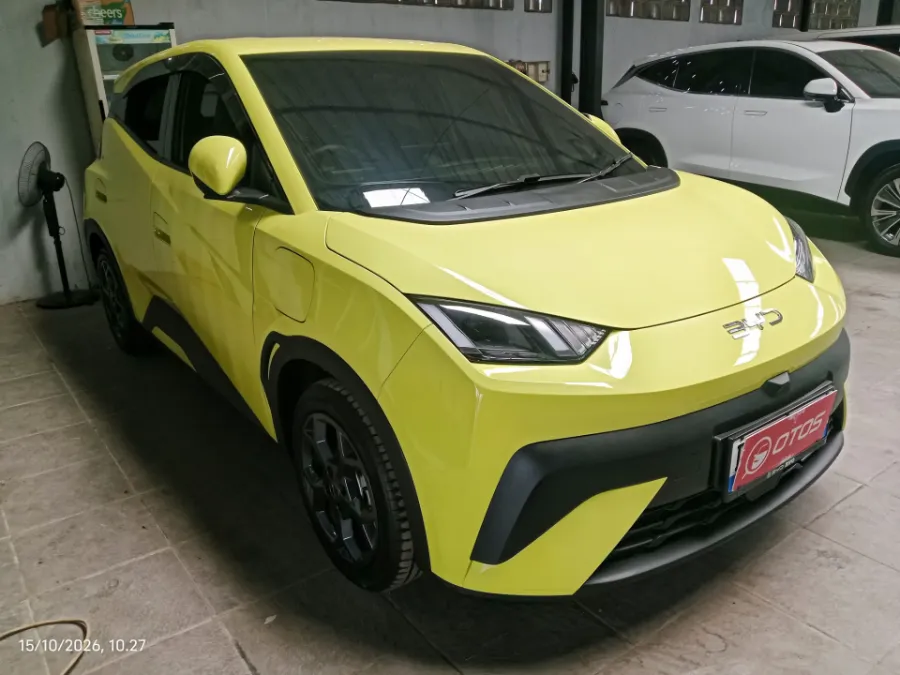 Foto Mobil Bekas Kanan Depan BYD Atto 1 Dynamic tahun 2025