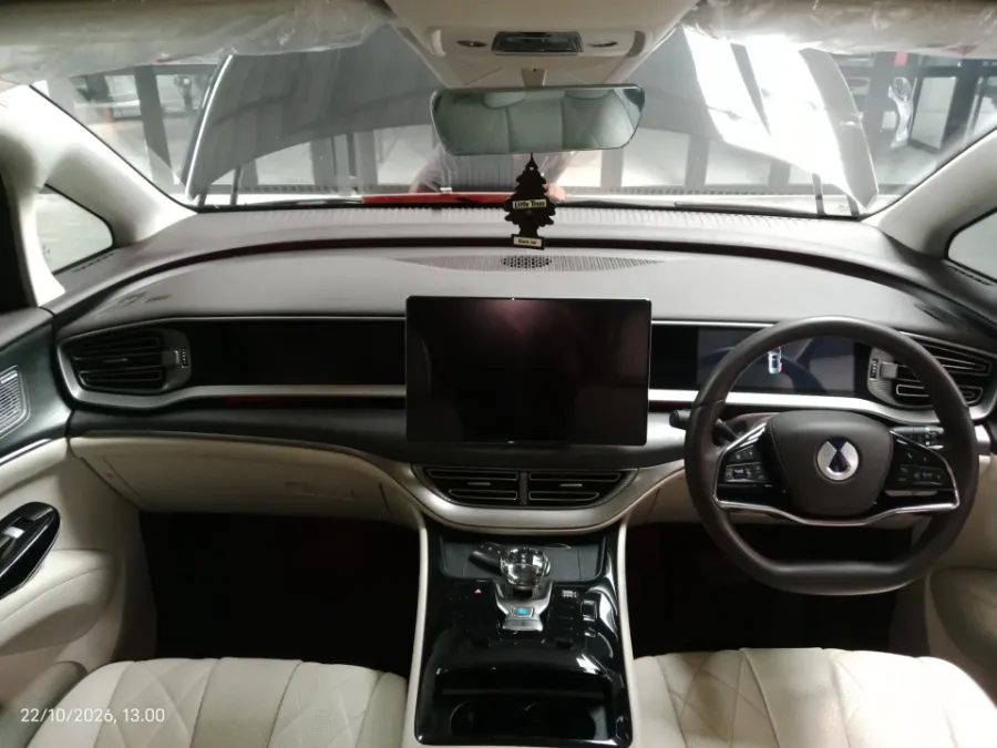 Foto Mobil Bekas Dashboard BYD Denza D9 Standard tahun 2025