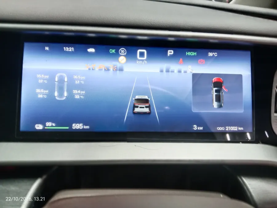 Foto Mobil Bekas Odometer BYD Denza D9 Standard tahun 2025