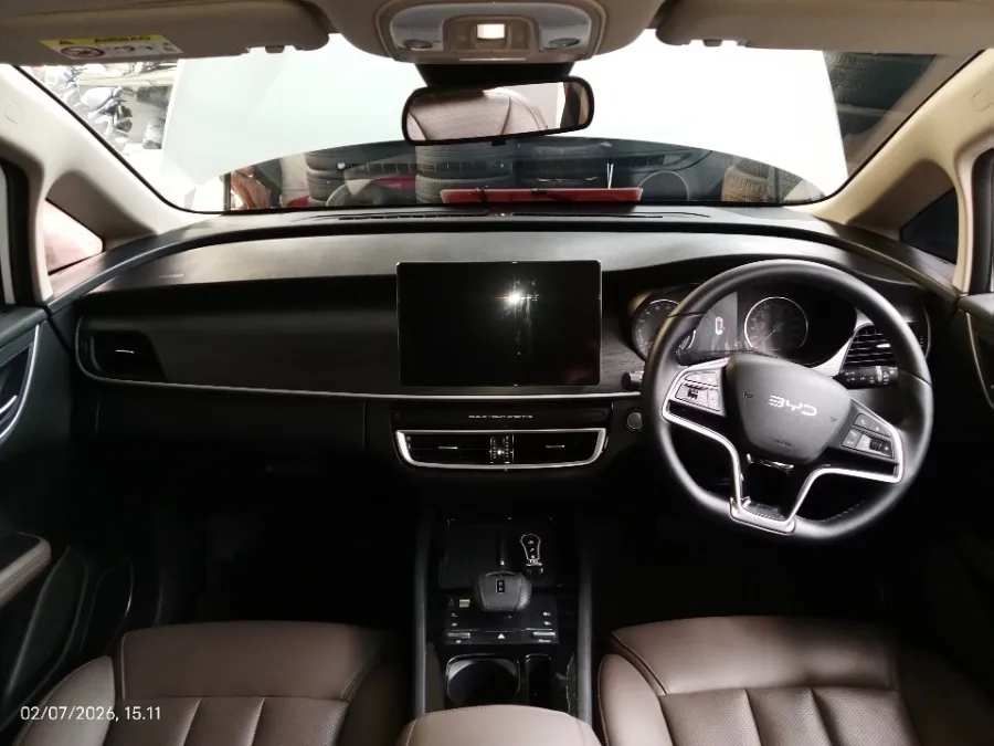 Foto Mobil Bekas Dashboard BYD M6 Standard 7-Seater tahun 2025