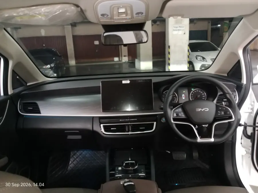 Foto Mobil Bekas Dashboard BYD M6 Standard 7-Seater tahun 2025