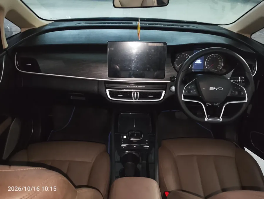 Foto Mobil Bekas Dashboard BYD M6 Standard 7-Seater tahun 2025
