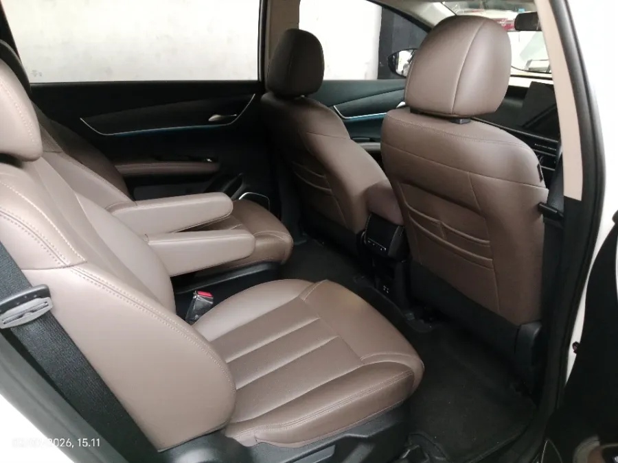 Foto Mobil Bekas Kabin Belakang BYD M6 Standard 7-Seater tahun 2025