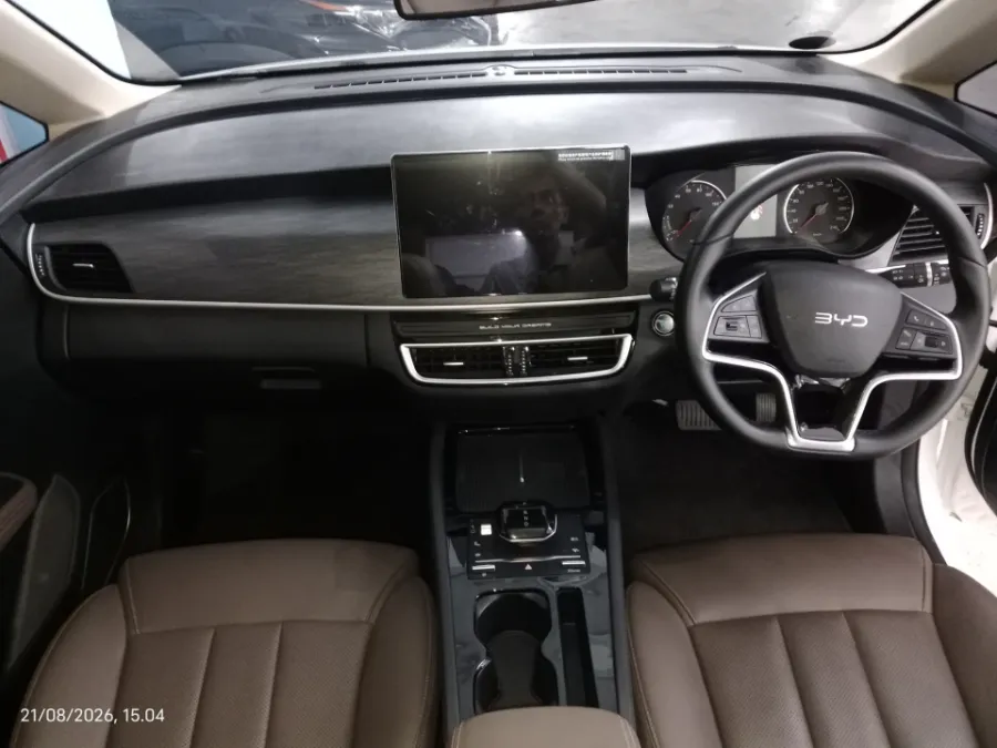Foto Mobil Bekas Dashboard BYD M6 Superior Captain 6-Seater tahun 2025