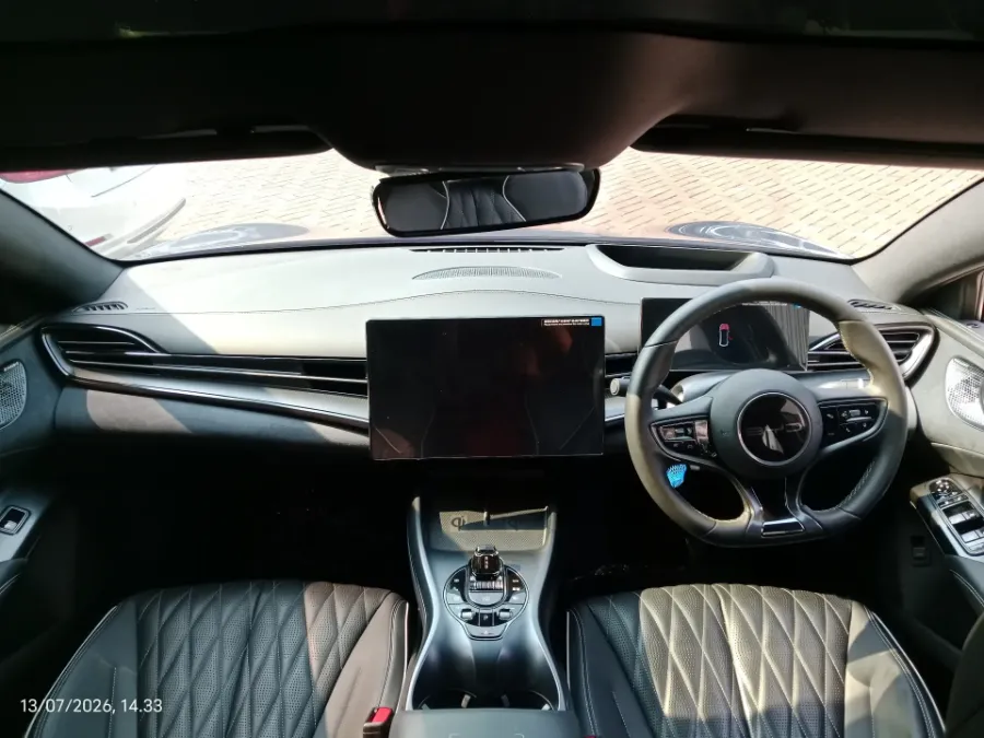 Foto Mobil Bekas Dashboard BYD Seal Performance AWD tahun 2024
