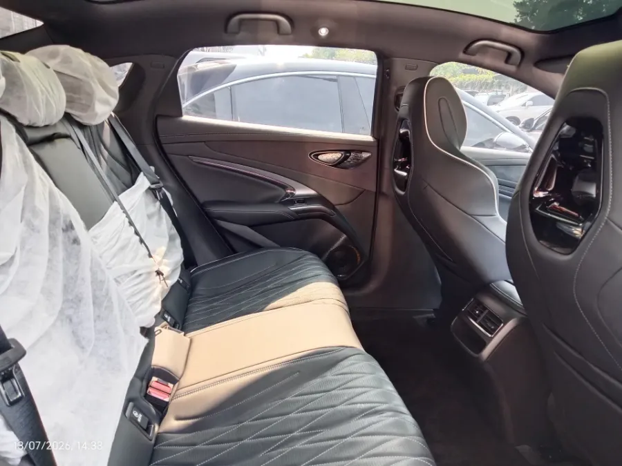Foto Mobil Bekas Kabin Belakang BYD Seal Performance AWD tahun 2024