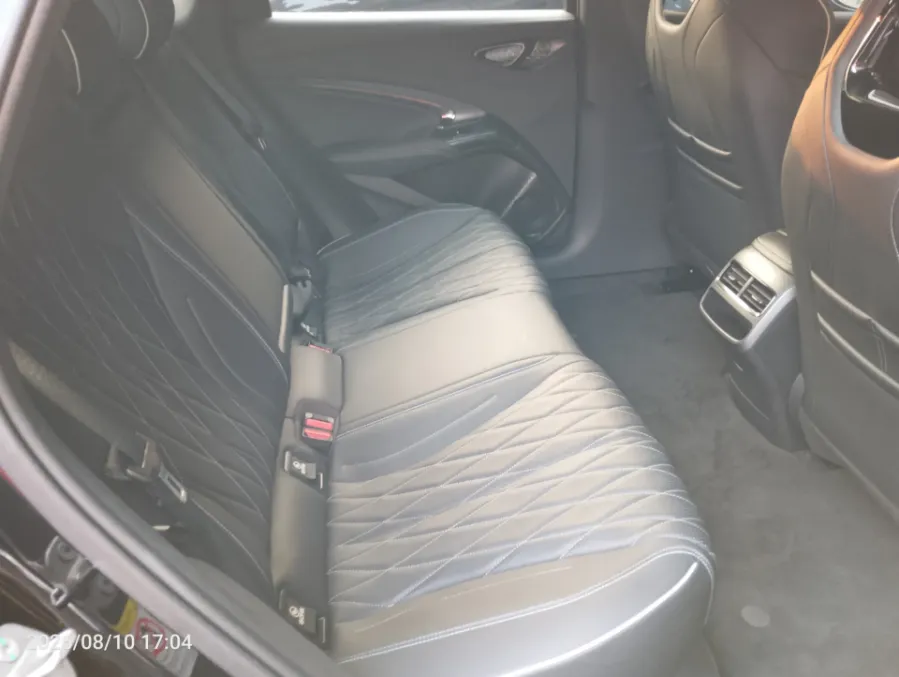 Foto Mobil Bekas Kabin Belakang BYD Seal Premium tahun 2024