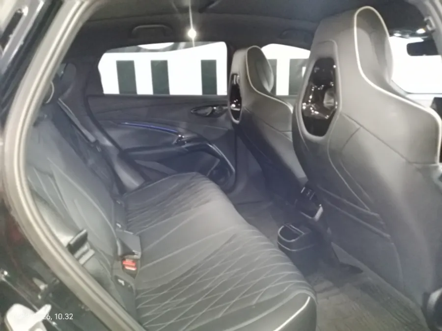 Foto Mobil Bekas Kabin Belakang BYD Seal Premium tahun 2024