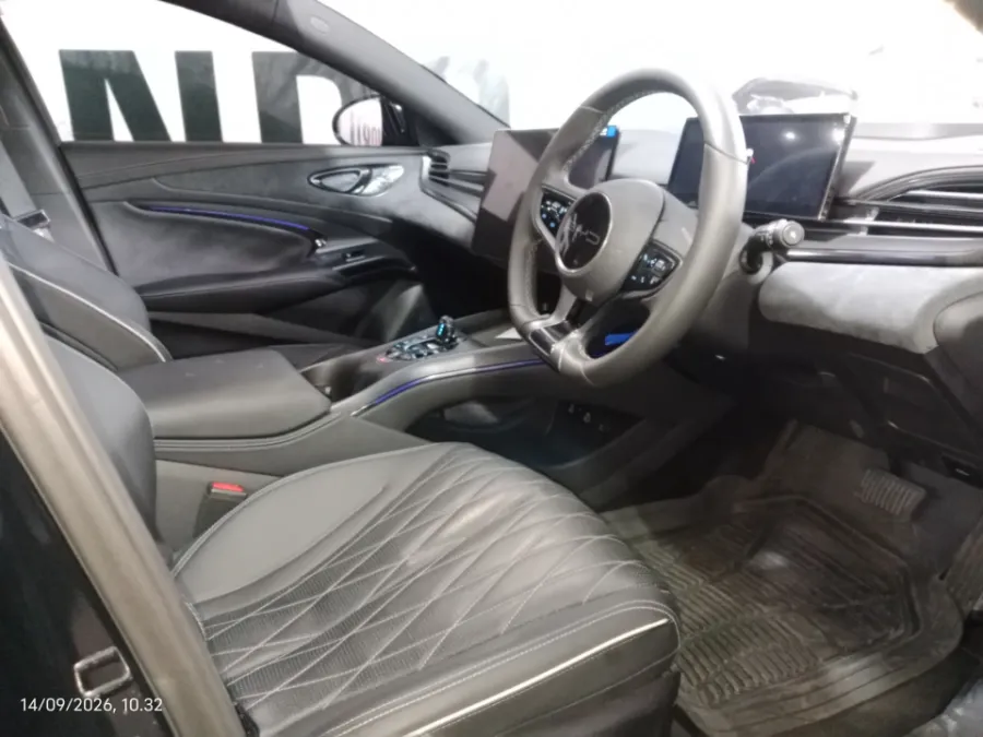 Foto Mobil Bekas Kabin Depan BYD Seal Premium tahun 2024