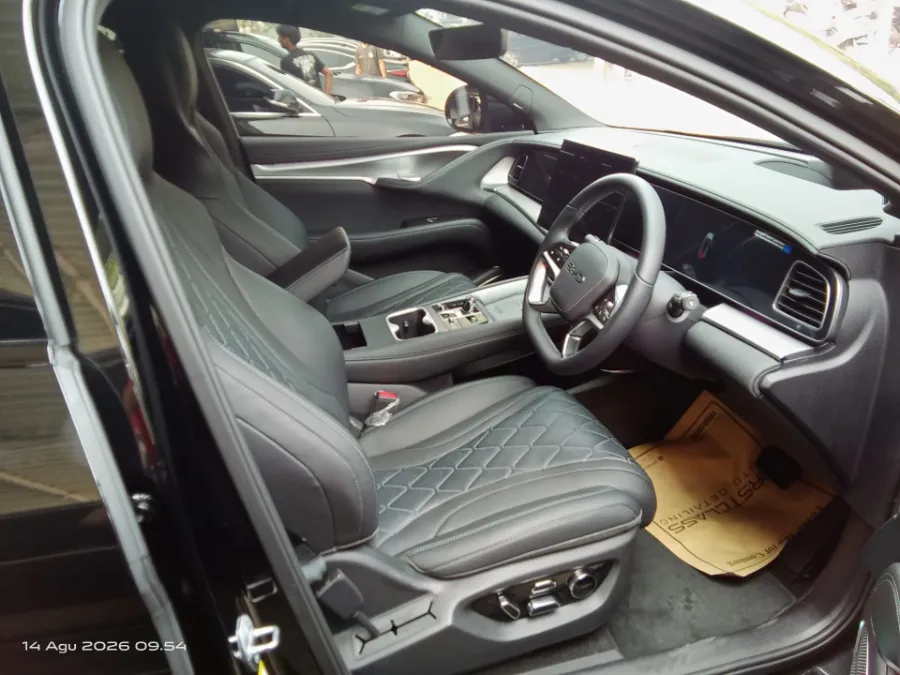 Foto Mobil Bekas Kabin Depan BYD Sealion Performance tahun 2025