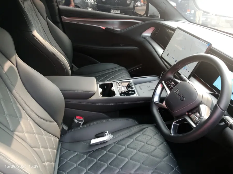 Foto Mobil Bekas Kabin Depan BYD Sealion Performance tahun 2025