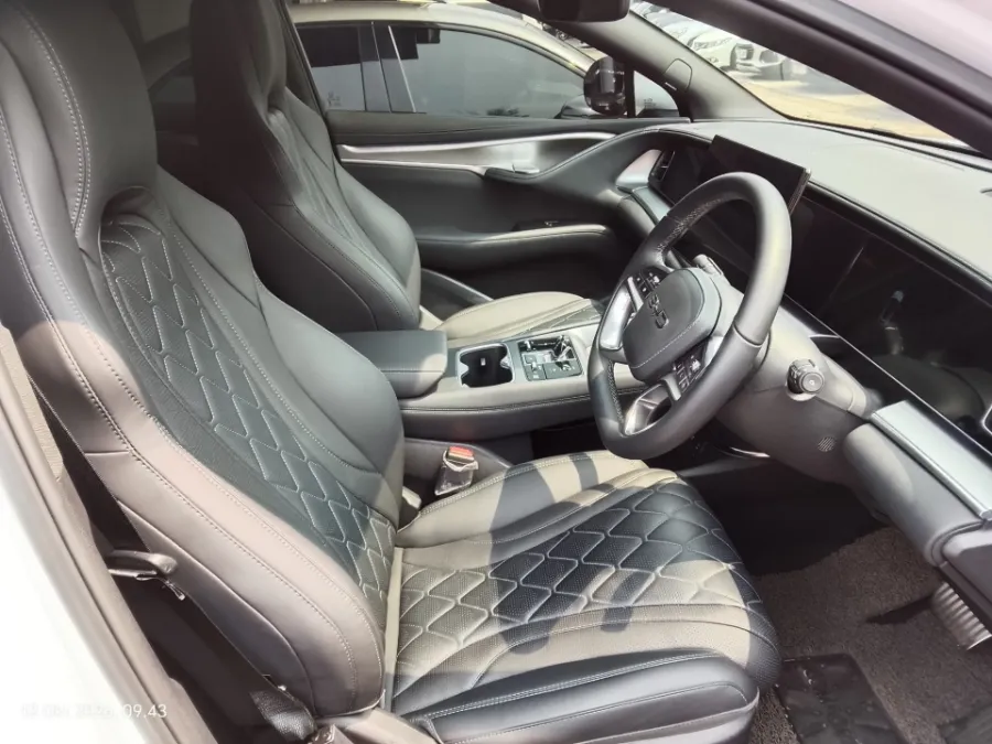 Foto Mobil Bekas Kabin Depan BYD Sealion Performance tahun 2025