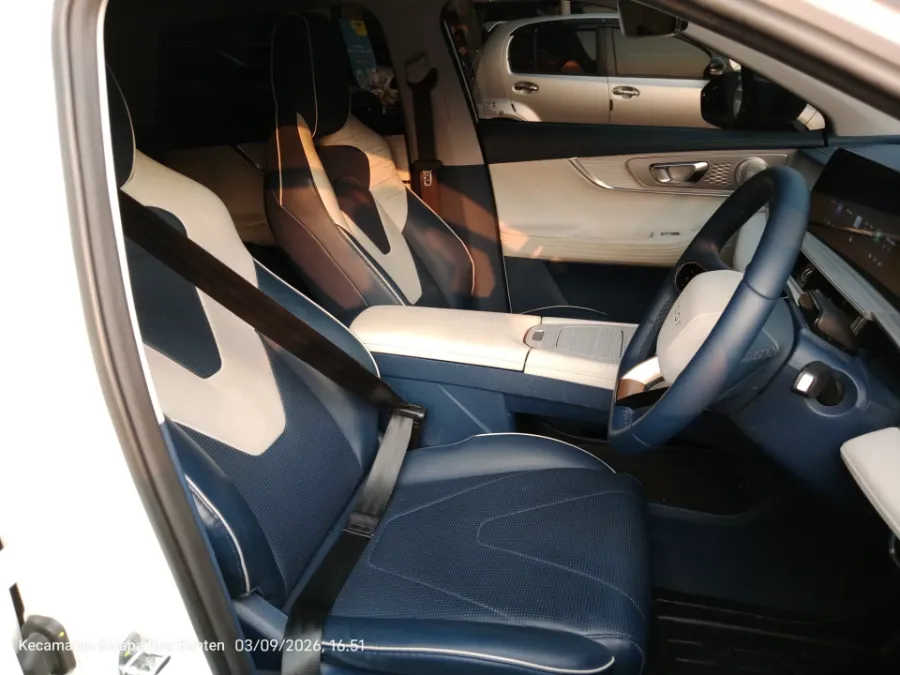 Foto Mobil Bekas Kabin Depan Chery E5 Luxury tahun 2024
