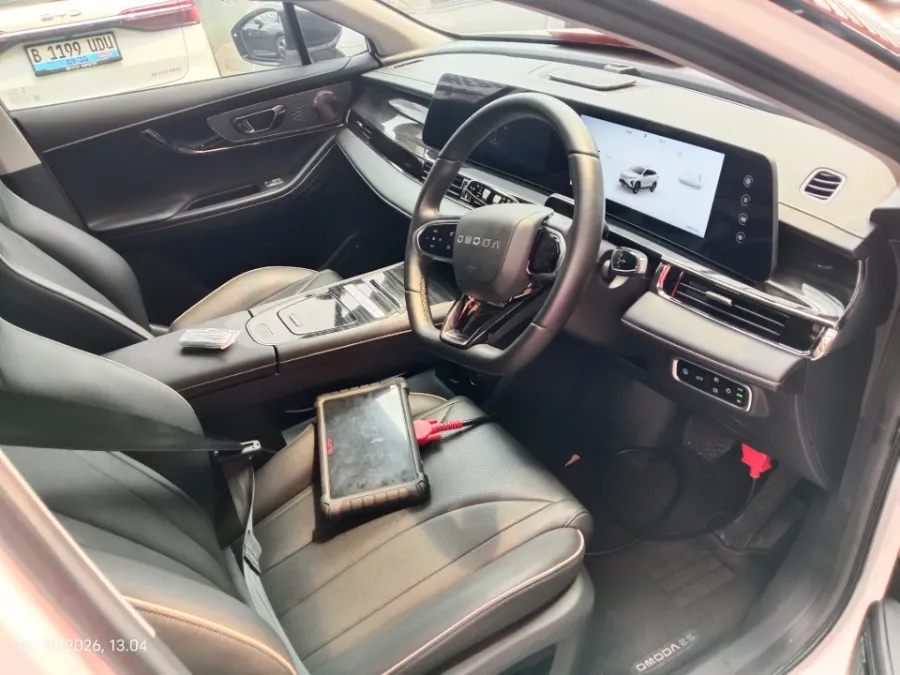 Foto Mobil Bekas Kabin Depan Chery E5 Luxury tahun 2024