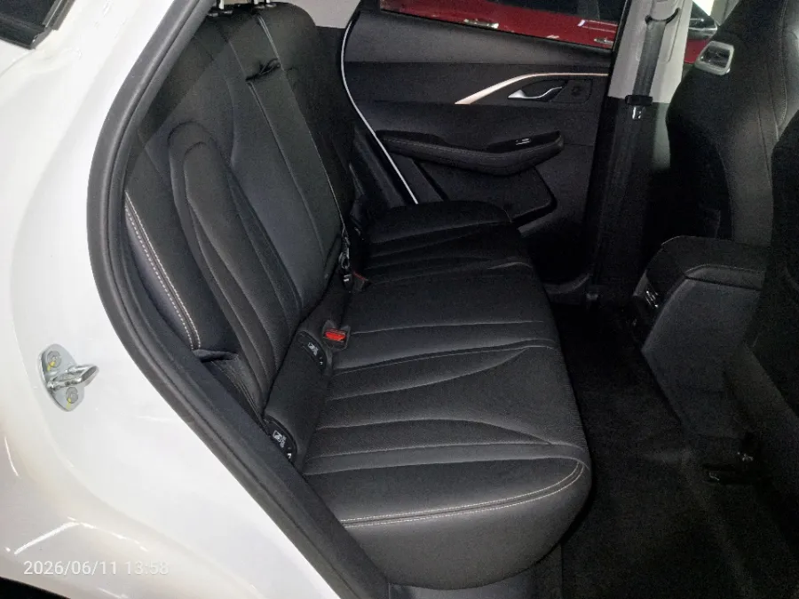 Foto Mobil Bekas Kabin Belakang Chery Omoda 5 1.5 4x2 Luxury tahun 2023