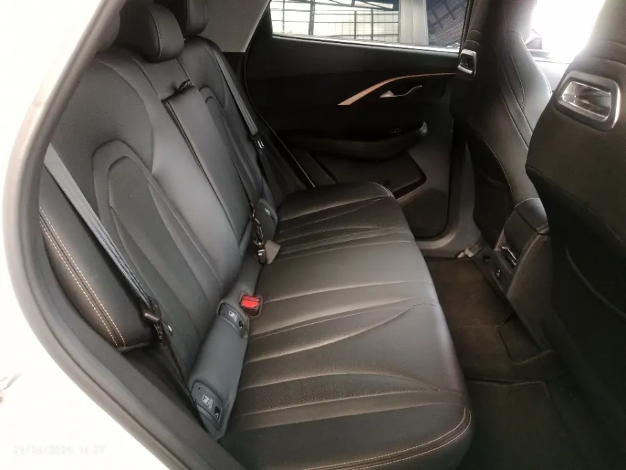 Foto Mobil Bekas Kabin Belakang Chery Omoda 5 1.5 4x2 Luxury tahun 2023