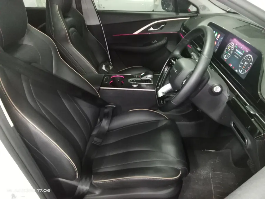 Foto Mobil Bekas Kabin Depan Chery Omoda 5 1.5 4x2 Luxury tahun 2023