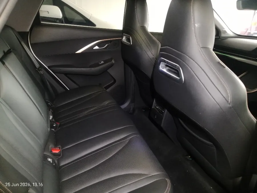 Foto Mobil Bekas Kabin Belakang Chery Omoda 5 1.5 4x2 Luxury tahun 2024