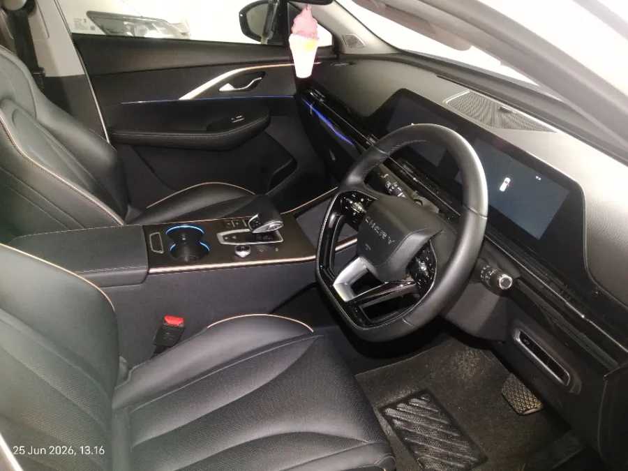 Foto Mobil Bekas Kabin Depan Chery Omoda 5 1.5 4x2 Luxury tahun 2024