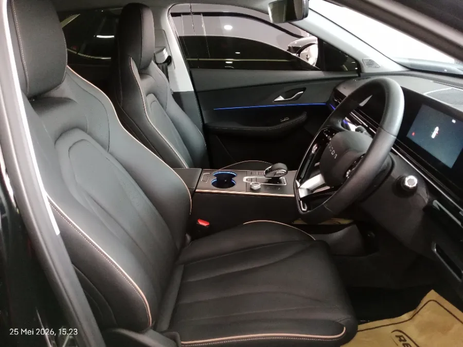 Foto Mobil Bekas Kabin Depan Chery Omoda 5 1.5 4x2 Luxury tahun 2025