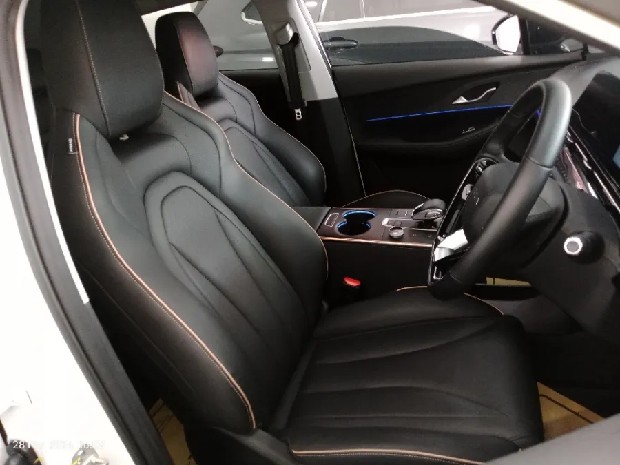 Foto Mobil Bekas Kabin Depan Chery Omoda 5 1.5 4x2 Luxury tahun 2025