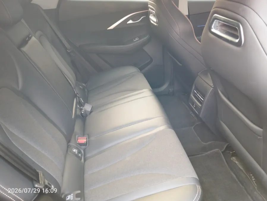 Foto Mobil Bekas Kabin Belakang Chery Omoda 5 1.5 Comfort Z tahun 2023