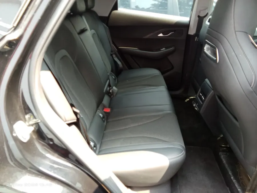 Foto Mobil Bekas Kabin Belakang Chery Omoda 5 1.5 Comfort Z tahun 2025