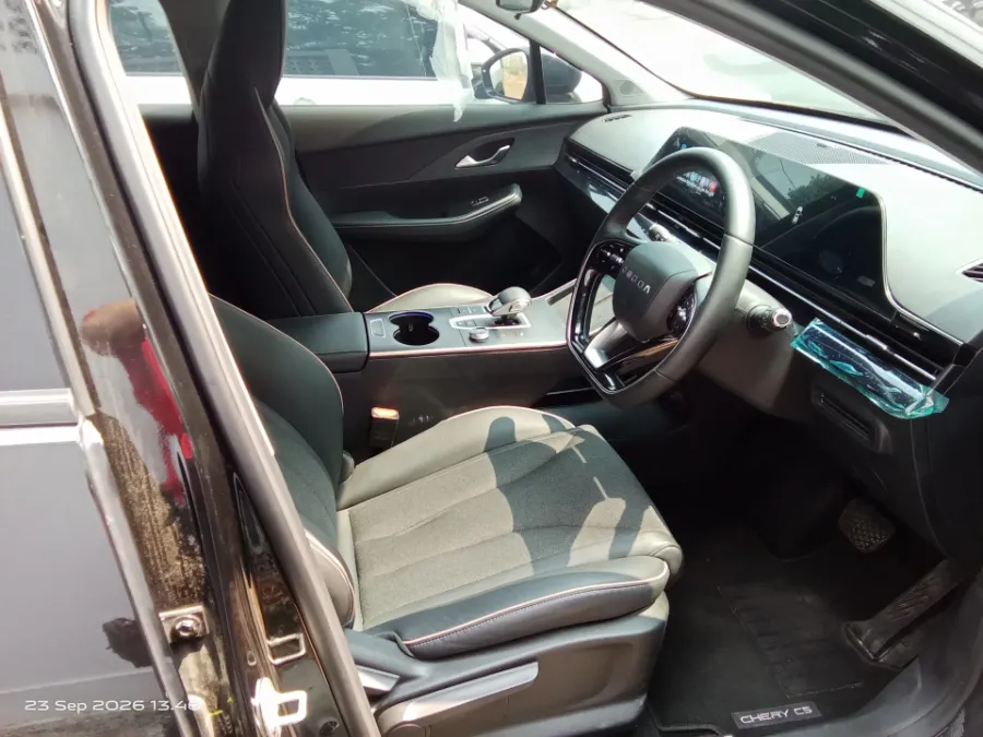 Foto Mobil Bekas Kabin Depan Chery Omoda 5 1.5 Comfort Z tahun 2025