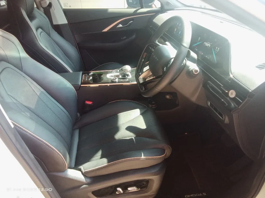 Foto Mobil Bekas Kabin Depan Chery Omoda 5 GT 1.6 AWD tahun 2024