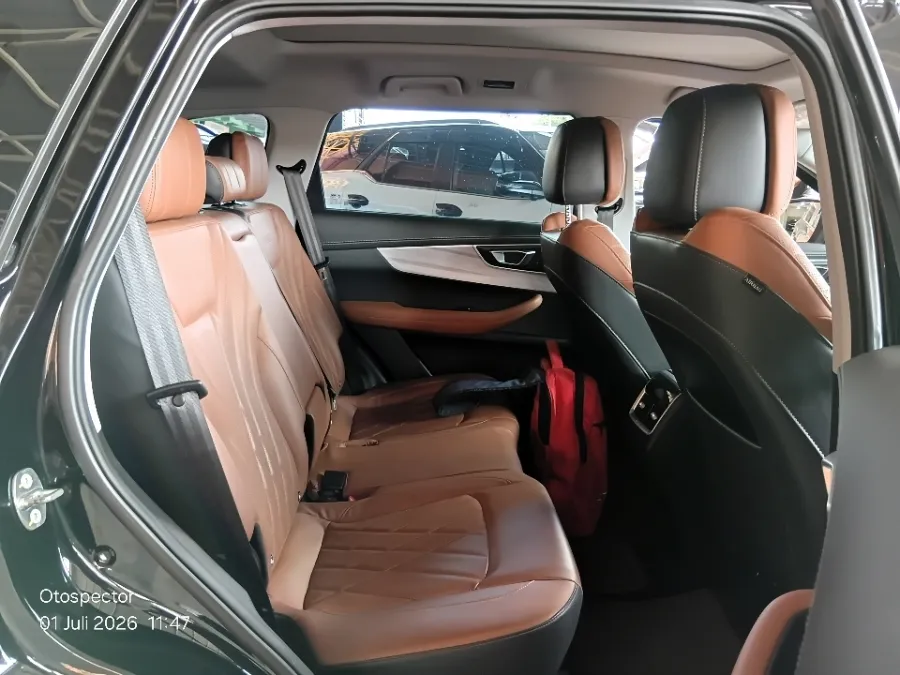 Foto Mobil Bekas Kabin Belakang Chery Tiggo 8 Pro 2.0 Premium tahun 2023