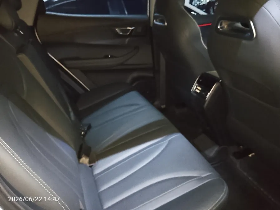 Foto Mobil Bekas Kabin Belakang Chery Tiggo Cross 1.5 Comfort tahun 2025