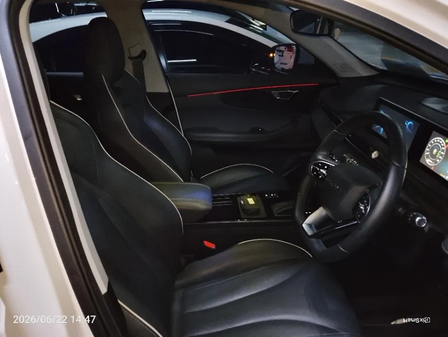Foto Mobil Bekas Kabin Depan Chery Tiggo Cross 1.5 Comfort tahun 2025