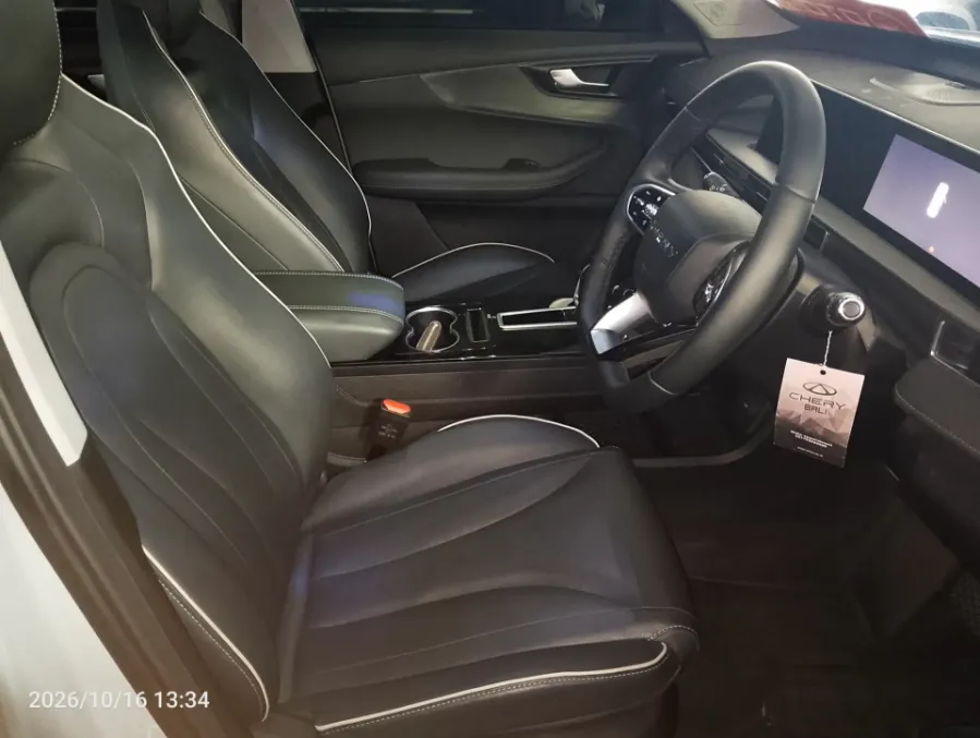 Foto Mobil Bekas Kabin Depan Chery Tiggo Cross 1.5 Comfort tahun 2025