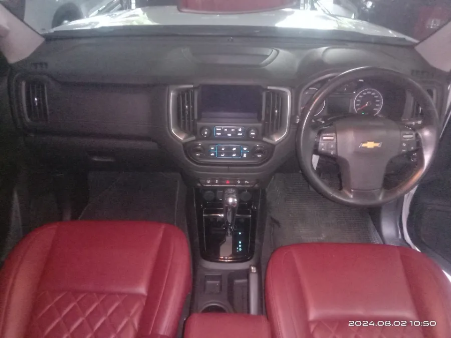 Foto Mobil Bekas Dashboard Chevrolet Trailblazer 2.5 LTZ tahun 2017