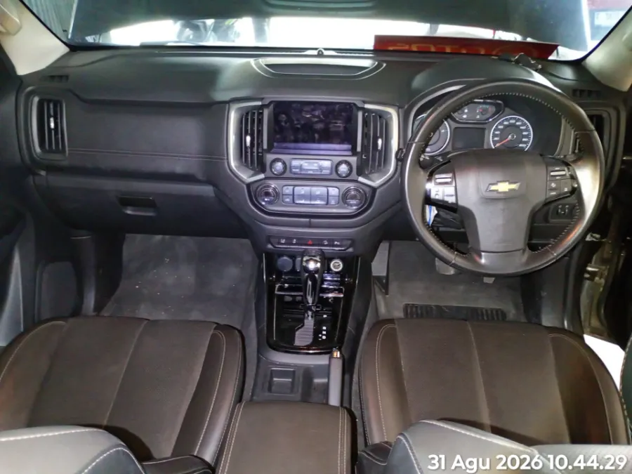Foto Mobil Bekas Dashboard Chevrolet Trailblazer 2.5 LTZ tahun 2017