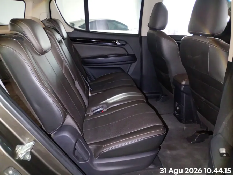 Foto Mobil Bekas Kabin Belakang Chevrolet Trailblazer 2.5 LTZ tahun 2017