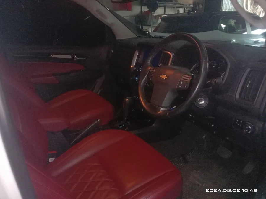 Foto Mobil Bekas Kabin Depan Chevrolet Trailblazer 2.5 LTZ tahun 2017