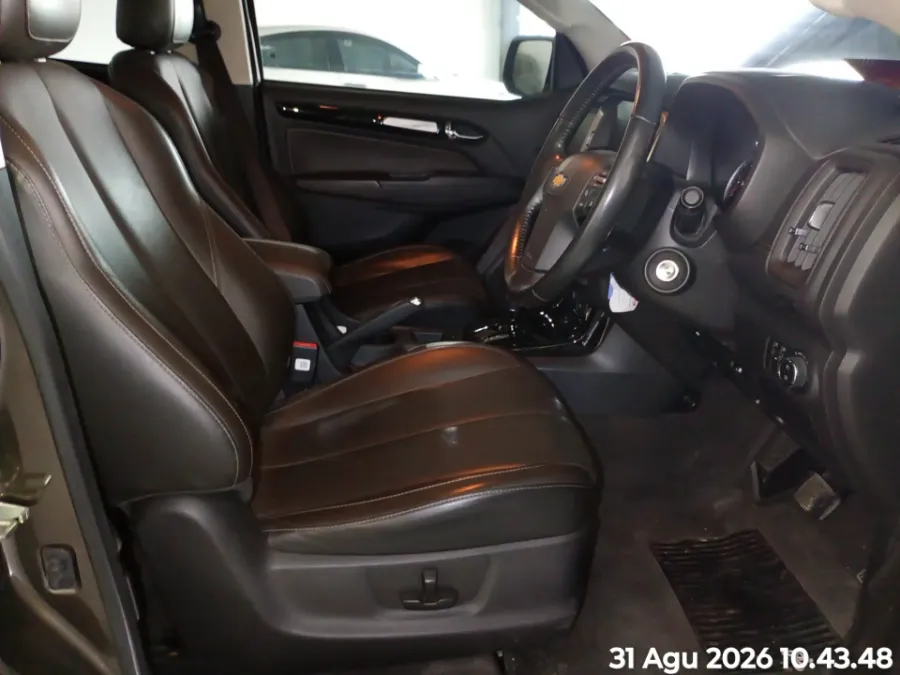 Foto Mobil Bekas Kabin Depan Chevrolet Trailblazer 2.5 LTZ tahun 2017