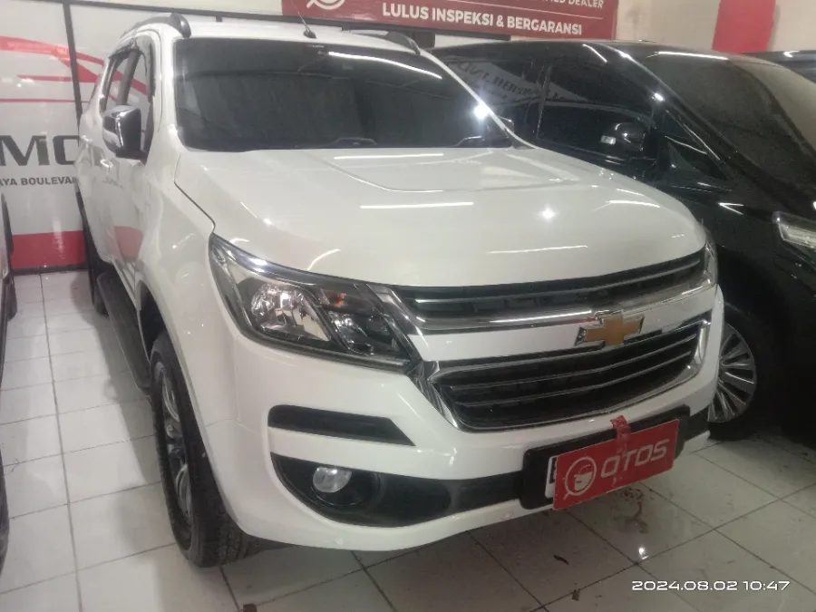 Foto Mobil Bekas Kanan Depan Chevrolet Trailblazer 2.5 LTZ tahun 2017