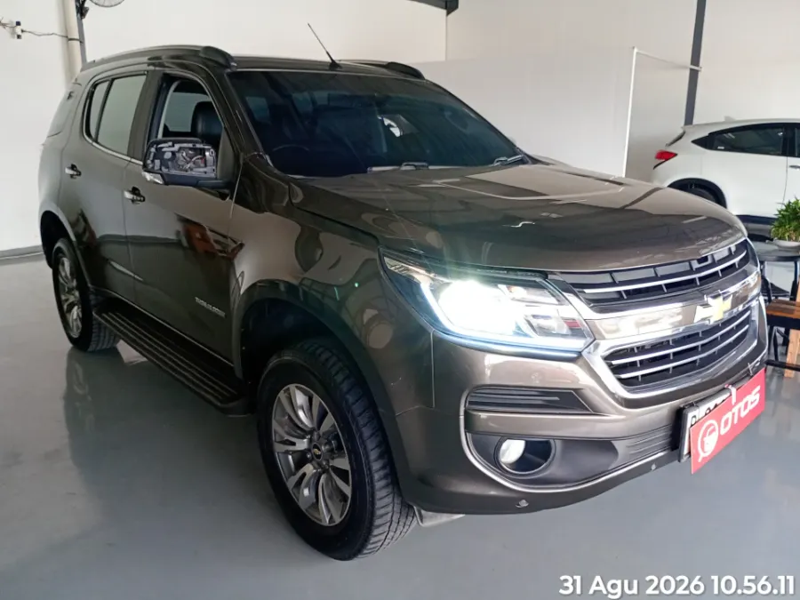 Foto Mobil Bekas Kanan Depan Chevrolet Trailblazer 2.5 LTZ tahun 2017