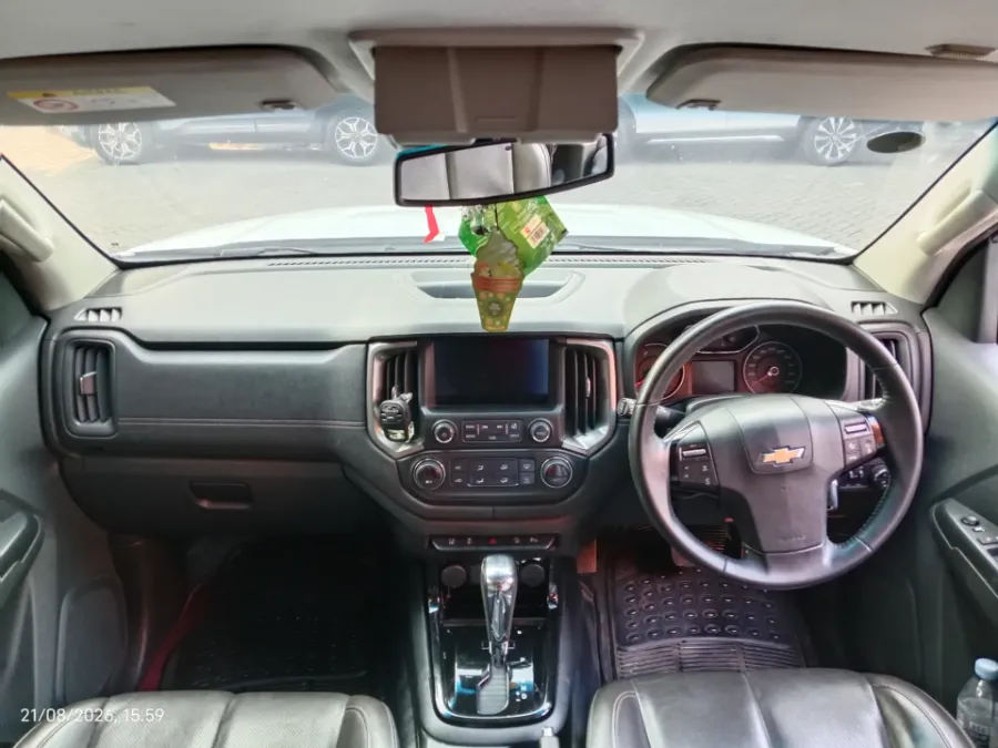 Foto Mobil Bekas Dashboard Chevrolet Trailblazer 2.5 LTZ tahun 2018