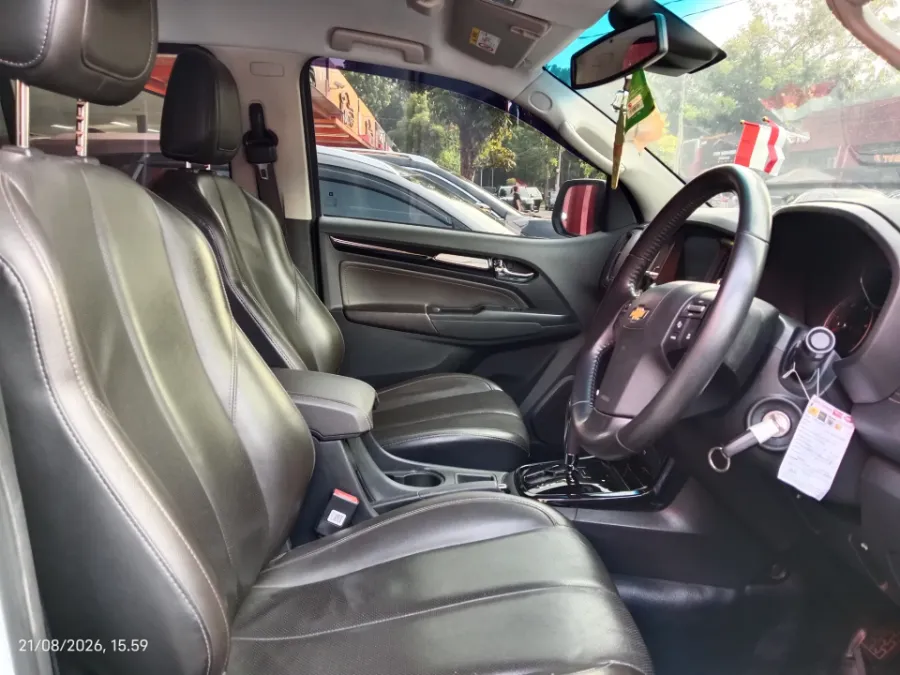 Foto Mobil Bekas Kabin Depan Chevrolet Trailblazer 2.5 LTZ tahun 2018