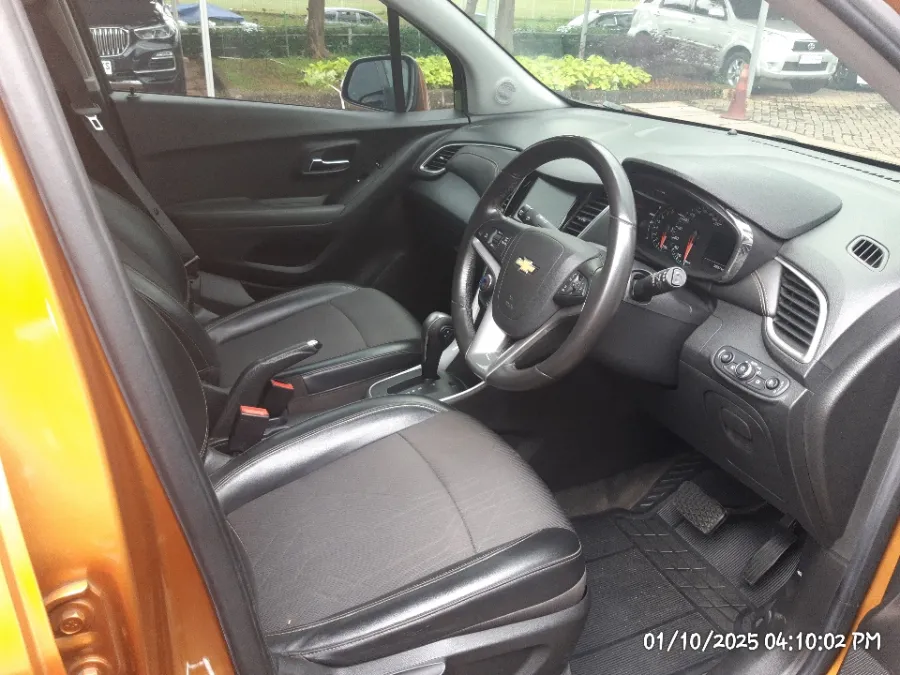 Foto Mobil Bekas Kabin Depan Chevrolet Trax 1.4 LTZ tahun 2017