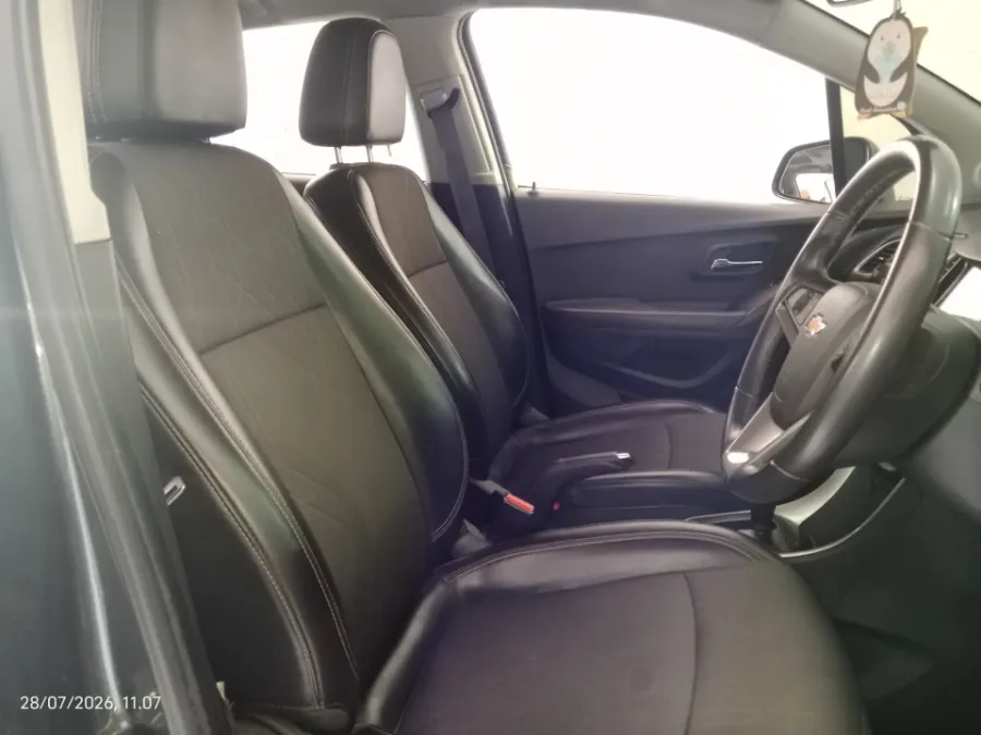 Foto Mobil Bekas Kabin Depan Chevrolet Trax 1.4 LTZ tahun 2017