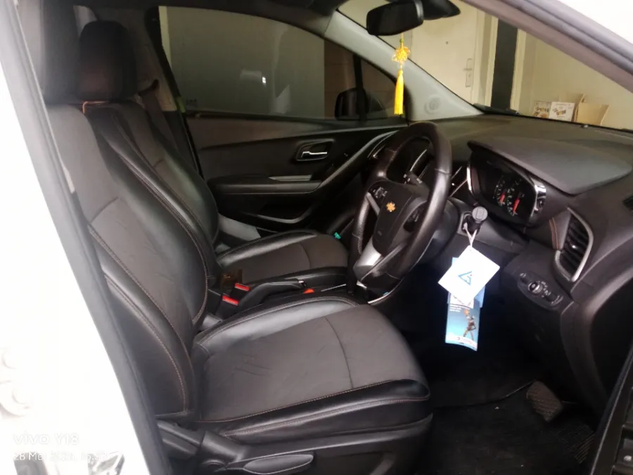Foto Mobil Bekas Kabin Depan Chevrolet Trax 1.4 Premier tahun 2018