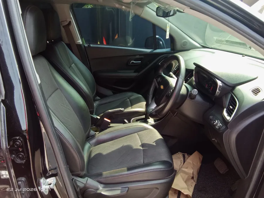 Foto Mobil Bekas Kabin Depan Chevrolet Trax 1.4 Premier tahun 2018