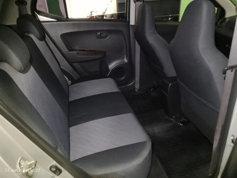 Foto Mobil Bekas Kabin Belakang Daihatsu Ayla 1.0 tahun 2013