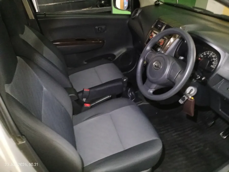 Foto Mobil Bekas Kabin Depan Daihatsu Ayla 1.0 tahun 2013
