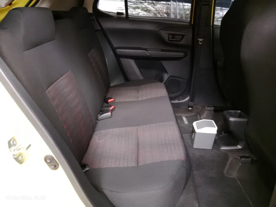 Foto Mobil Bekas Kabin Belakang Daihatsu Ayla 1.0 tahun 2024
